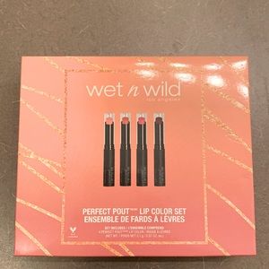 New sealed lipstick color set of 4